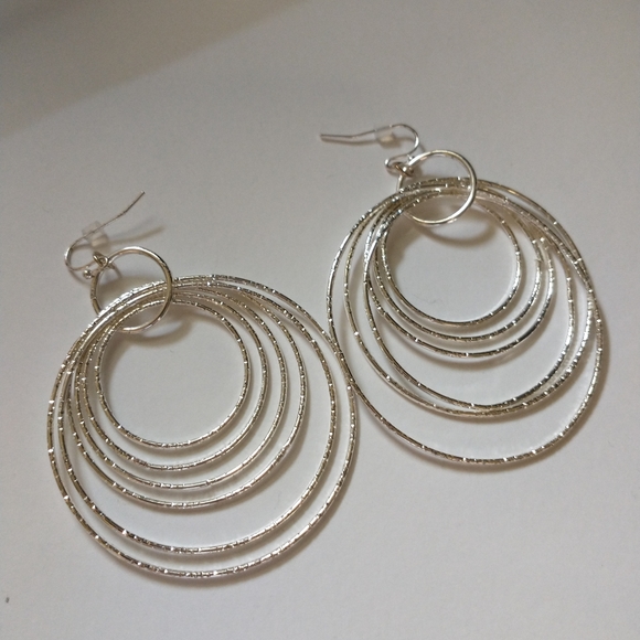 💥5/$25 textured silver earrings - Picture 2 of 3